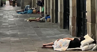 La mitad de las personas sin hogar en Barcelona llevan menos de cinco años viviendo en la ciudad